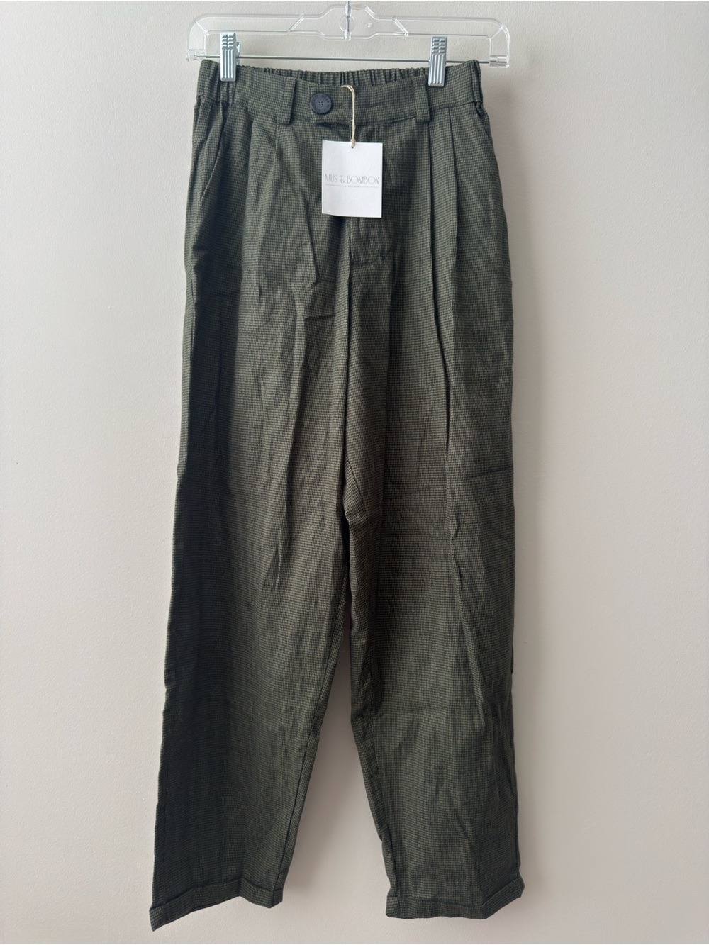 NWT 100% Cotton Olive Green Cropped Pants with Pockets